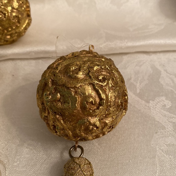 6 BEAUTIFUL GOLD BALL WITH TASSEL ORNAMENTS *NEW* - Picture 2 of 4